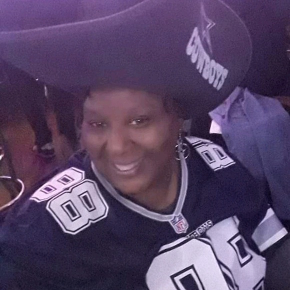 Meet your Posher, Gwin - Picture 1 of 1